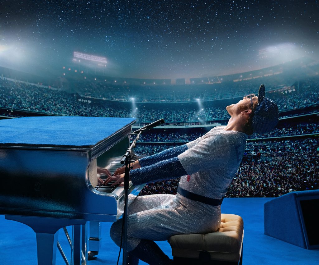 Rocketman“, die Filmbiografie über Elton John, eroberte 2019 die Kinoleinwände und galt mit knapp 200 Millionen Besuchenden weltweit sowie zahlreichen Auszeichnungen als Abräumer des Jahres.  „ROCKETMAN IN CONCERT“ bringt den Oscar-gekrönten Kinohit mit einer einzigartigen Inszenierung auf die Bühne! Auf großer Leinwand und begleitet von einem erstklassigen Live-Orchester ertönen die unvergesslichen Melodien und Hits des Filmmusicals in einem völlig neuen Glanz.